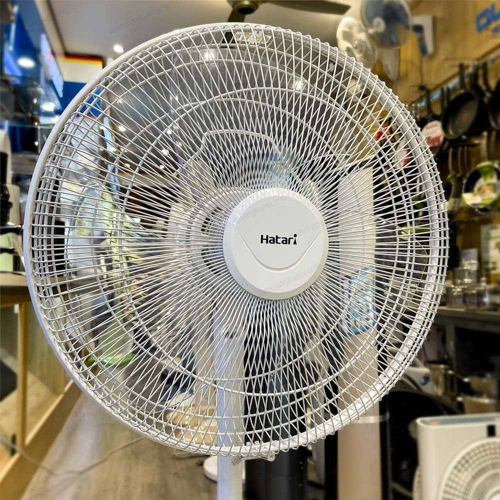 Lồng quạt được thiết kế chắc chắn với các khe nhỏ, an toàn khi sử dụng